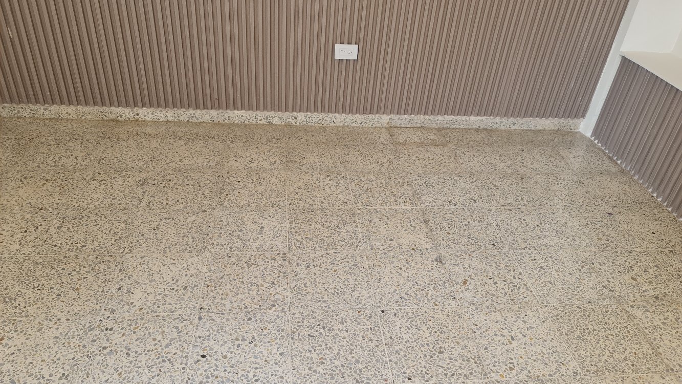 Superficie de piso en un área interior.